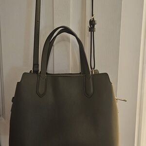 Olive green purse perfect for the fall w/gold detail